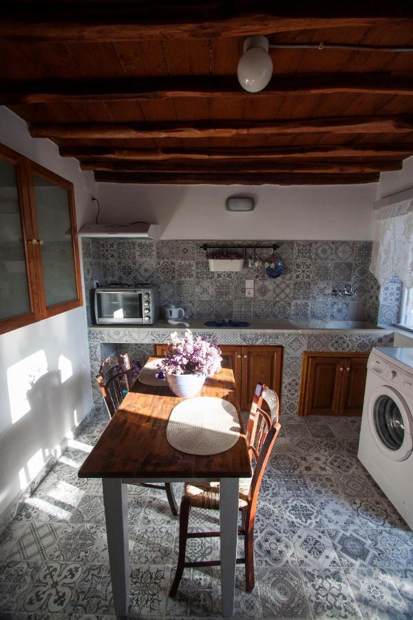 Venerdi Libero Villa Kini Exterior photo