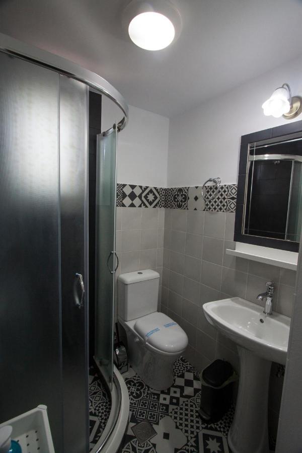 Venerdi Libero Villa Kini Exterior photo